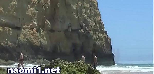  ejaculation et pipi sur une plage public